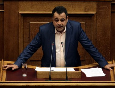 Ο Ν.Σαντορινιός ενημερώθηκε για την πρόοδο των εργασιών απορρύπανσης στο παραλιακό μέτωπο